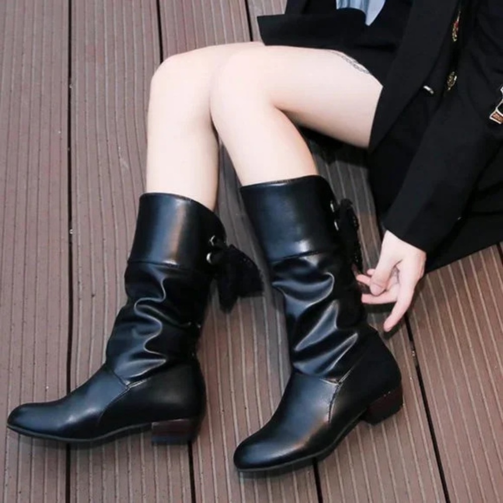 Brand New Low-Heel Round Toe Lace-Back Thermal Boots Black - Size 8